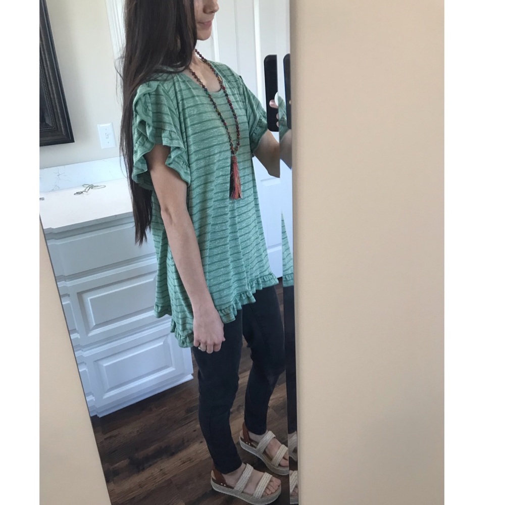 Women’s Medium Ruffle Stripe Blouse Green Tee